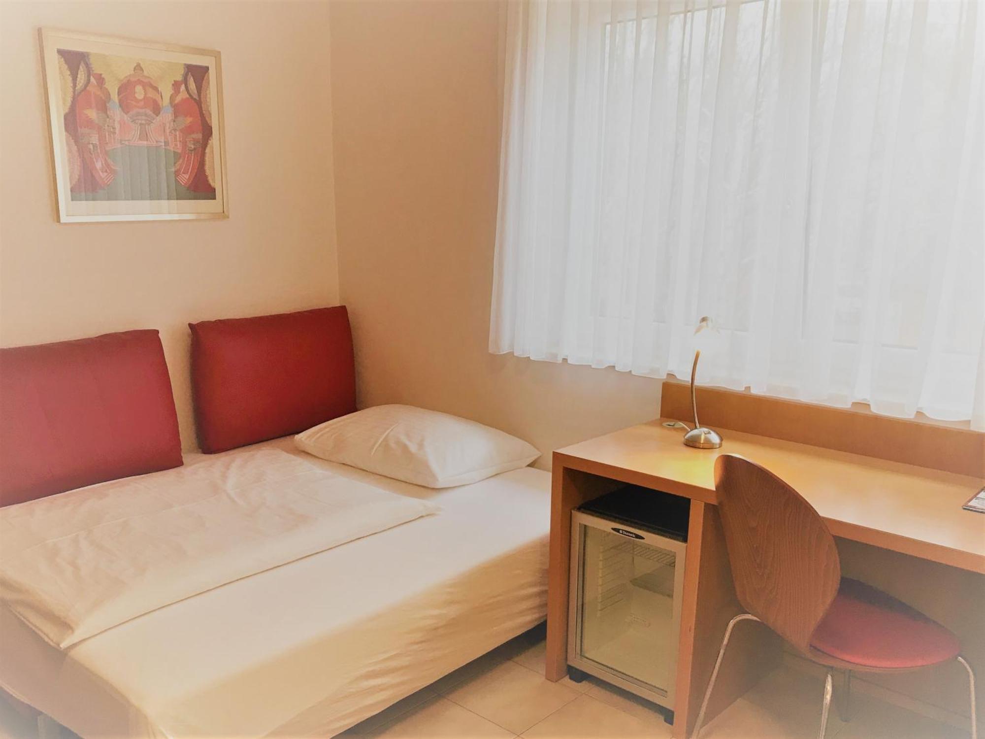 City Hotel Albrecht Schwechat Room photo