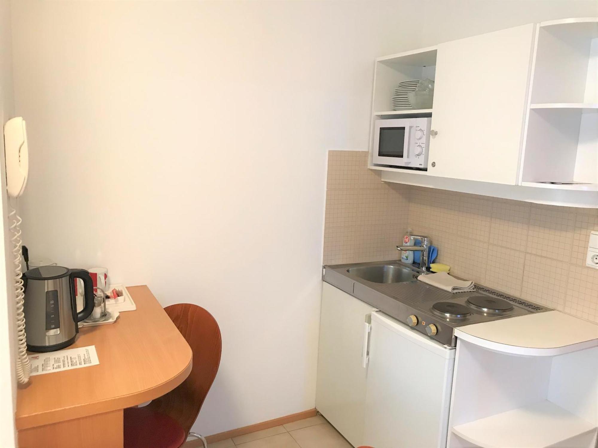 City Hotel Albrecht Schwechat Room photo