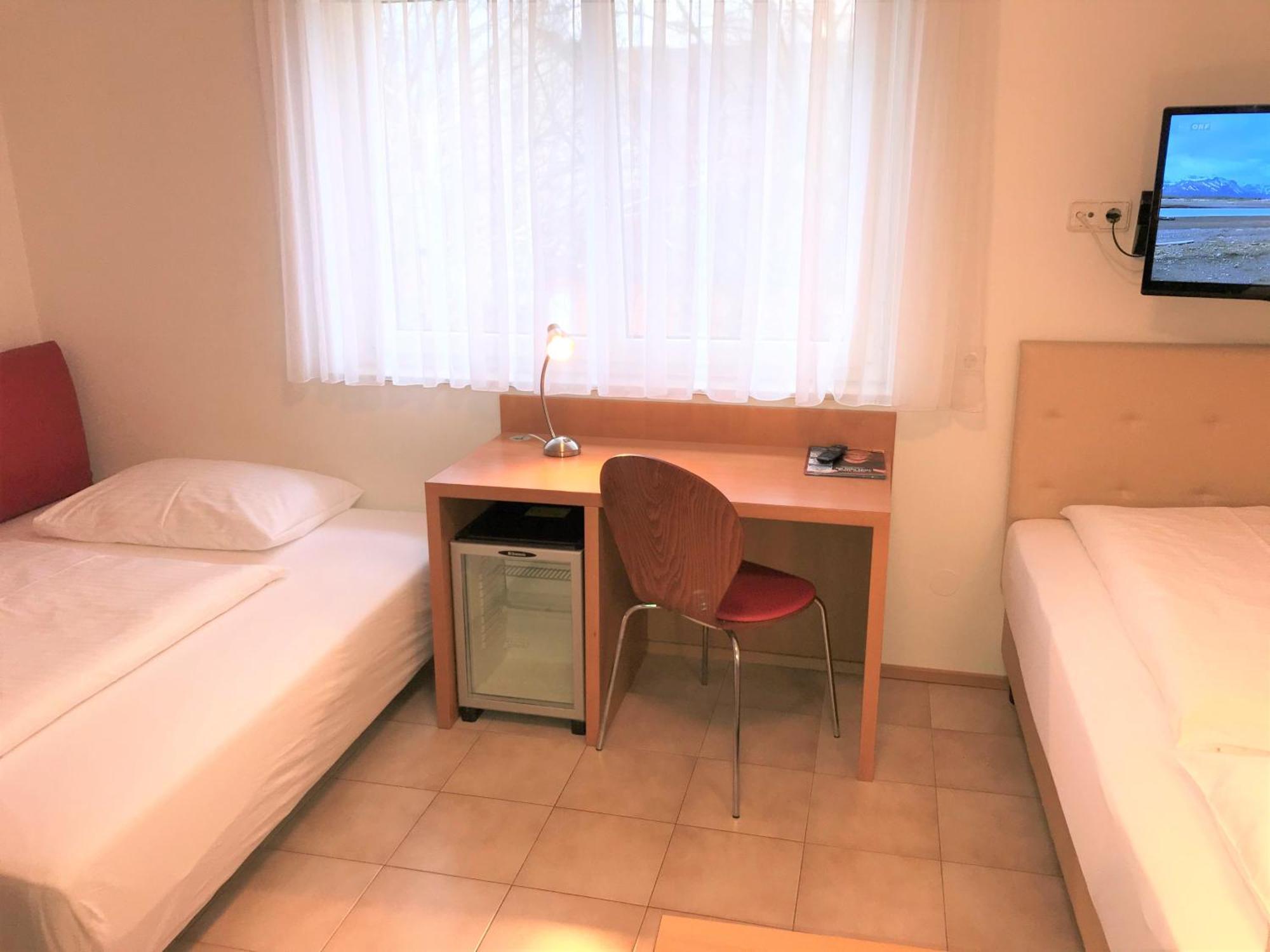 City Hotel Albrecht Schwechat Room photo
