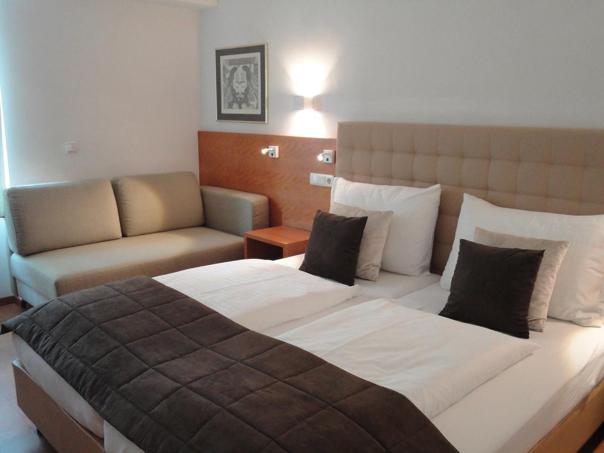 City Hotel Albrecht Schwechat Exterior photo