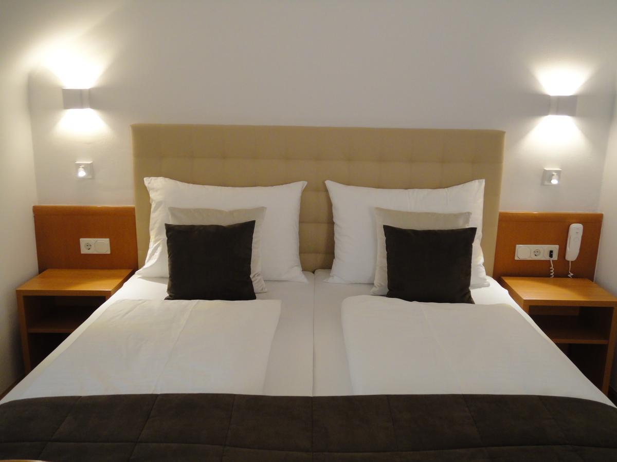 City Hotel Albrecht Schwechat Exterior photo