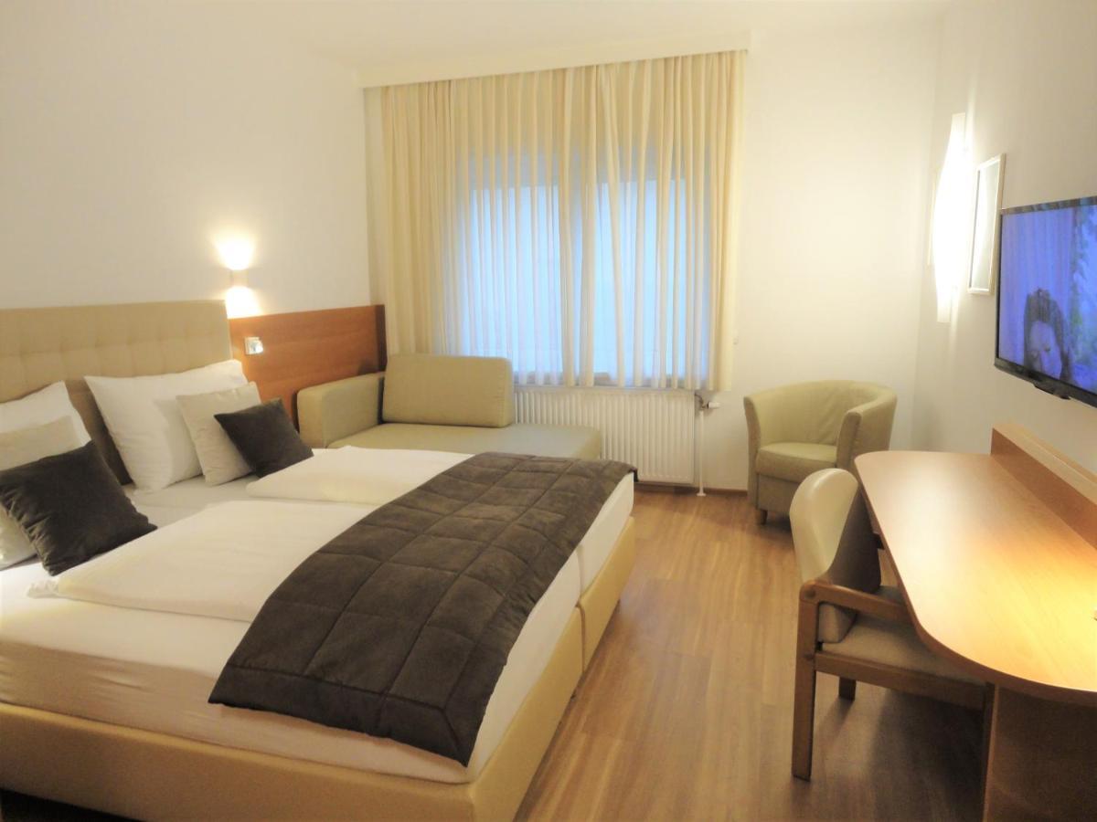 City Hotel Albrecht Schwechat Exterior photo