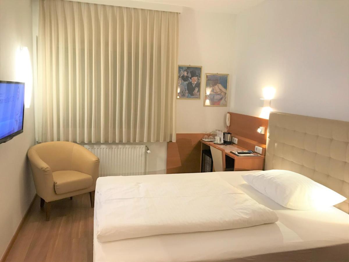 City Hotel Albrecht Schwechat Exterior photo